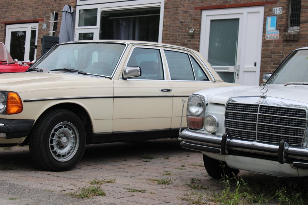 Mercedes W123 300 TUBODIESEL 1982 en w115 300D 1976, Auto's, Automaat, Achterwielaandrijving, Diesel, Particulier