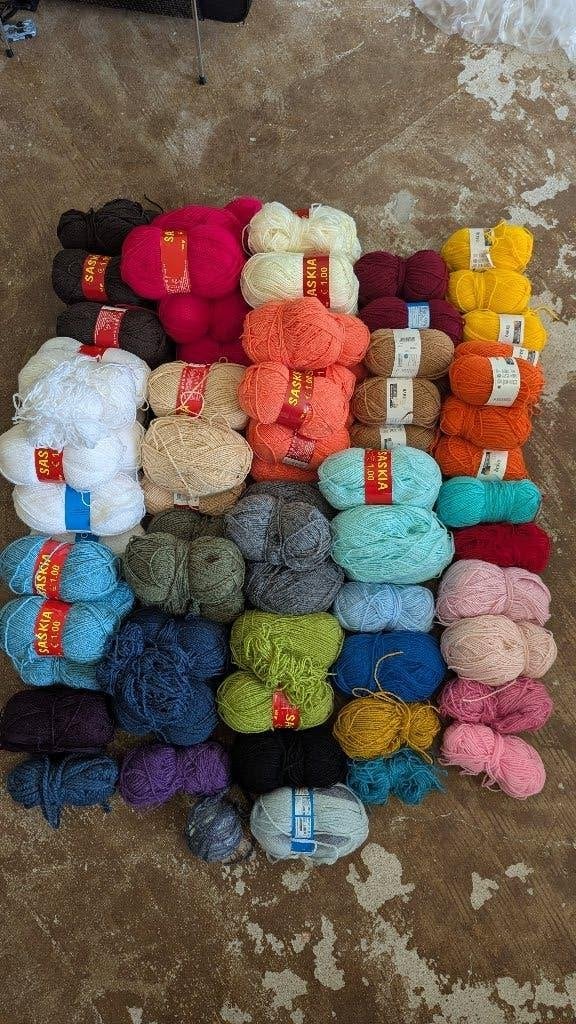 +- 85 bollen wol acryl, Ophalen of Verzenden, Nieuw, Breien of Haken, Wol of Garen