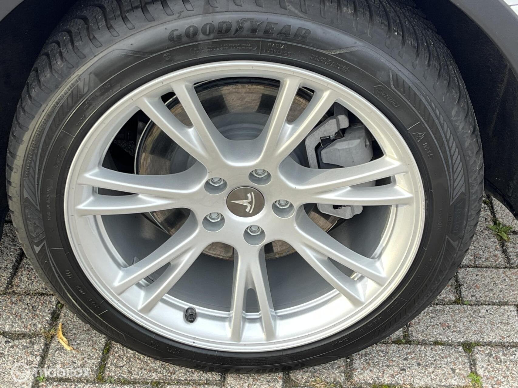Foto 17 van Tesla Model Y Long Range AWD 75 kWh, FSD , Trekhaak Netjes