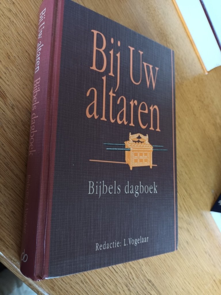 Vogelaar, L. (red.) / Bij Uw altaren. Bijbels dagboek., Boeken, Ophalen of Verzenden, Gelezen, Vogelaar, L. (red.), Christendom | Protestants
