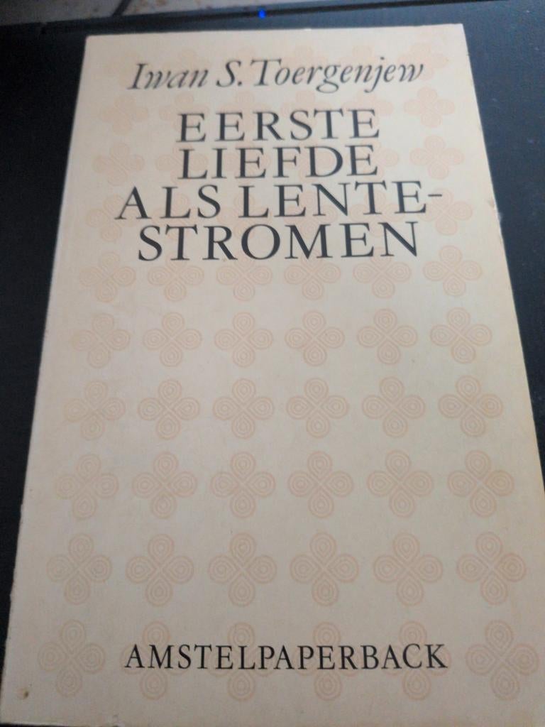Eerste Liefde als Lentestromen - Ivan S. Toergenjew, Boeken, Ophalen of Verzenden, Gelezen, Ivan S. Toergenjew, Europa overig