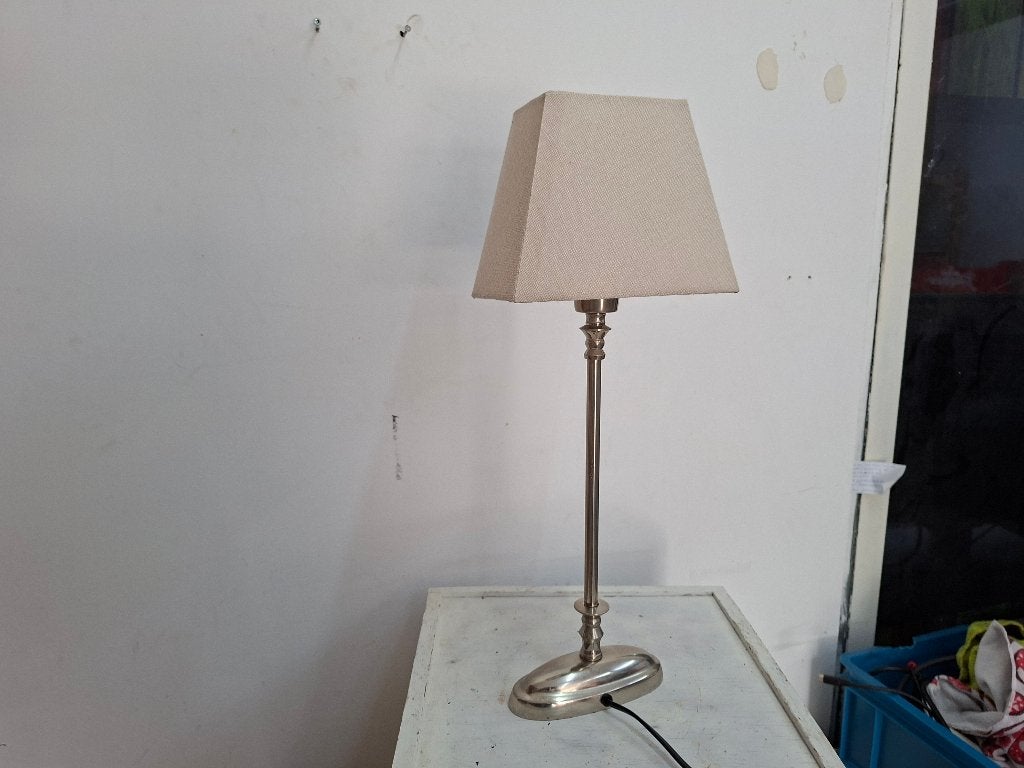mooie design tafel chroom ovale voet wit ecru kap, Huis en Inrichting, Ophalen of Verzenden, Zo goed als nieuw