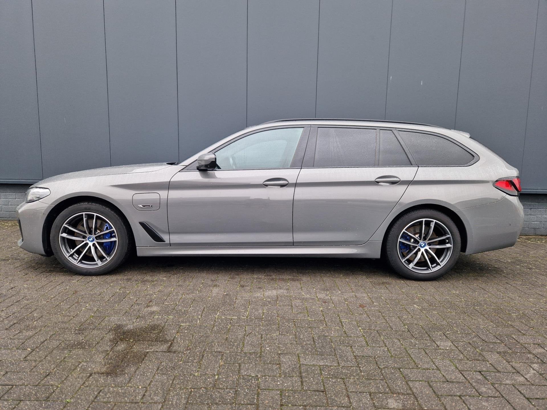 BMW 5-serie Touring 530e Facelift SOH 92% /LED/PANO/1eig/INC, Auto's, Achterwielaandrijving, Gebruikt, Automatische klimaatregeling