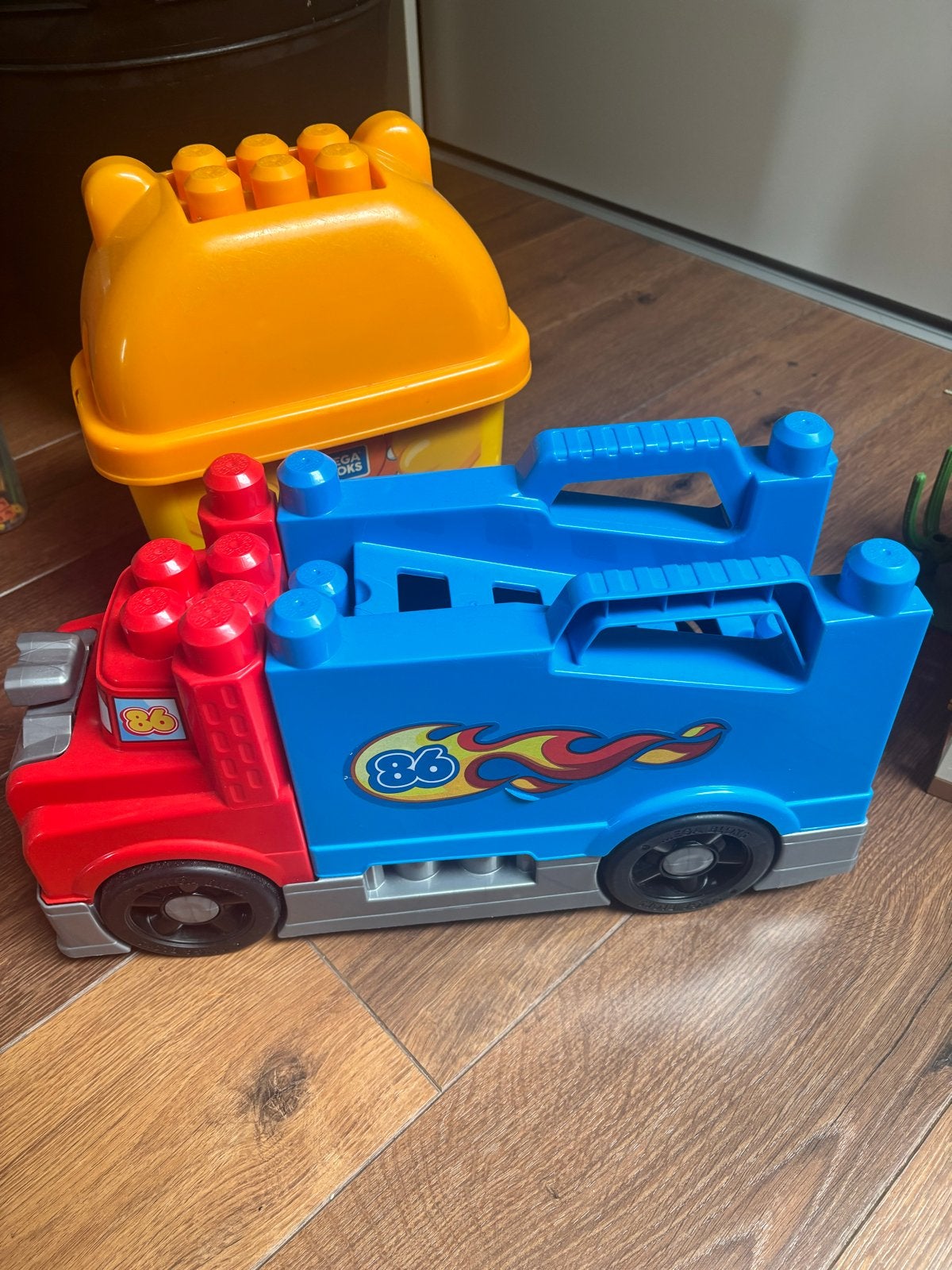 Mega Bloks vrachtwagen en bouwblokken set, Kinderen en Baby's, Speelgoed | Bouwstenen, Ophalen of Verzenden, Gebruikt, Megabloks