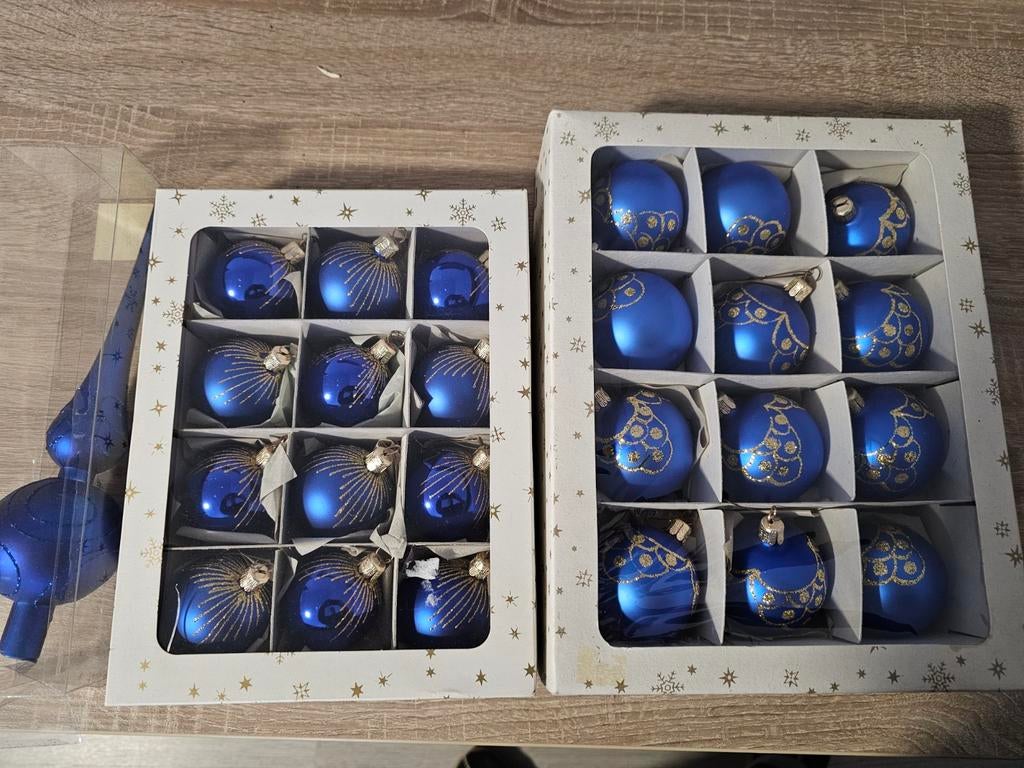 Blauwe kerstballen en piek, Diversen, Ophalen