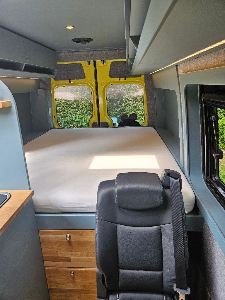 Foto 10 van Mercedes Benz Sprinter 319 V6 Camper / Kampeerauto