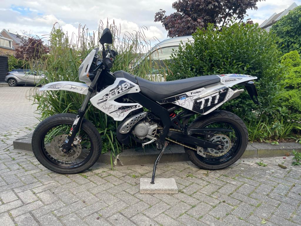 Derbi Senda Xtreme 2007 50cc- Zeer netjes, goed onderhouden, Ophalen, 6 versnellingen, Maximaal 45 km/u, Zo goed als nieuw