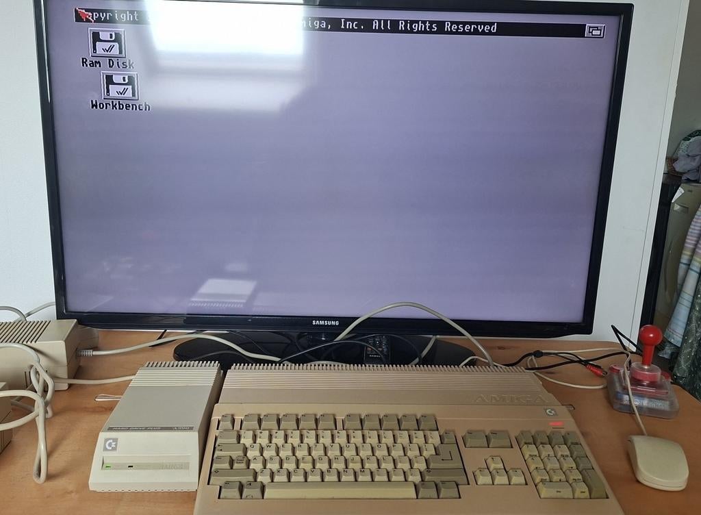 Amiga 500 met Kcs Board en A590 harde schijf plus, Ophalen of Verzenden, Zo goed als nieuw