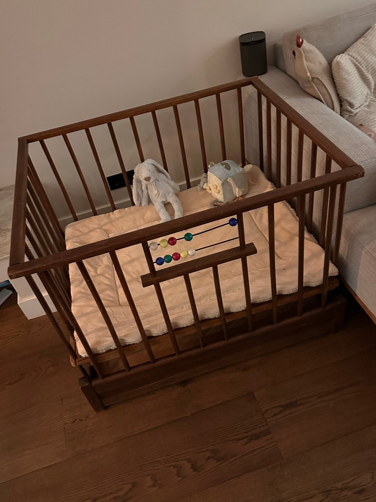 Vintage Babybox verstelbare bodem en house of jaimie kleed, Kinderen en Baby's, Ophalen, Gebruikt, Vierkant, In hoogte verstelbaar