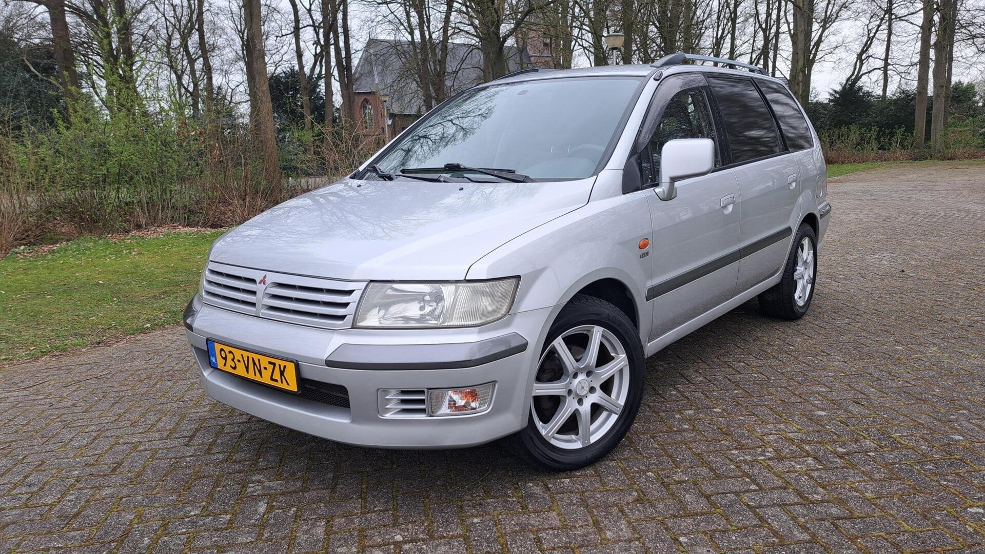 Mitsubishi Space Wagon 2.4 GDI GLX AUT. 5drs GRIJS KENTEKEN!, Auto's, Bestelauto's, Gebruikt, Zwart, 4 cilinders, 150 pk