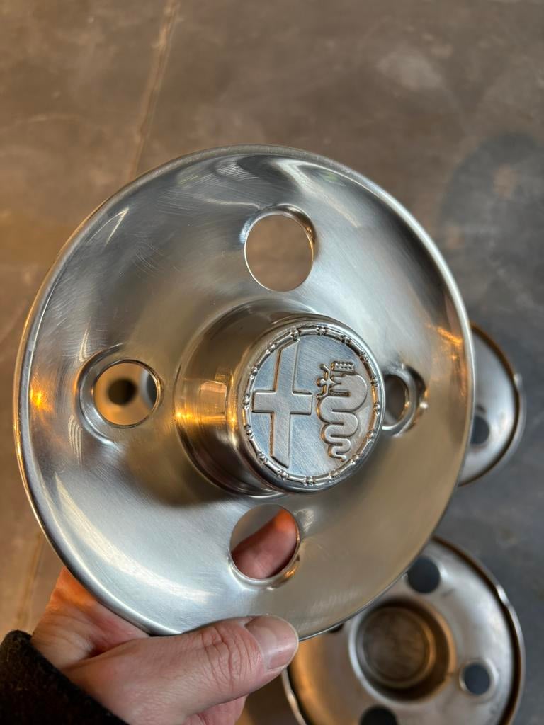 Alfa romeo 105 classic velg deksels rvs orgineel nieuwstaat, Ophalen of Verzenden