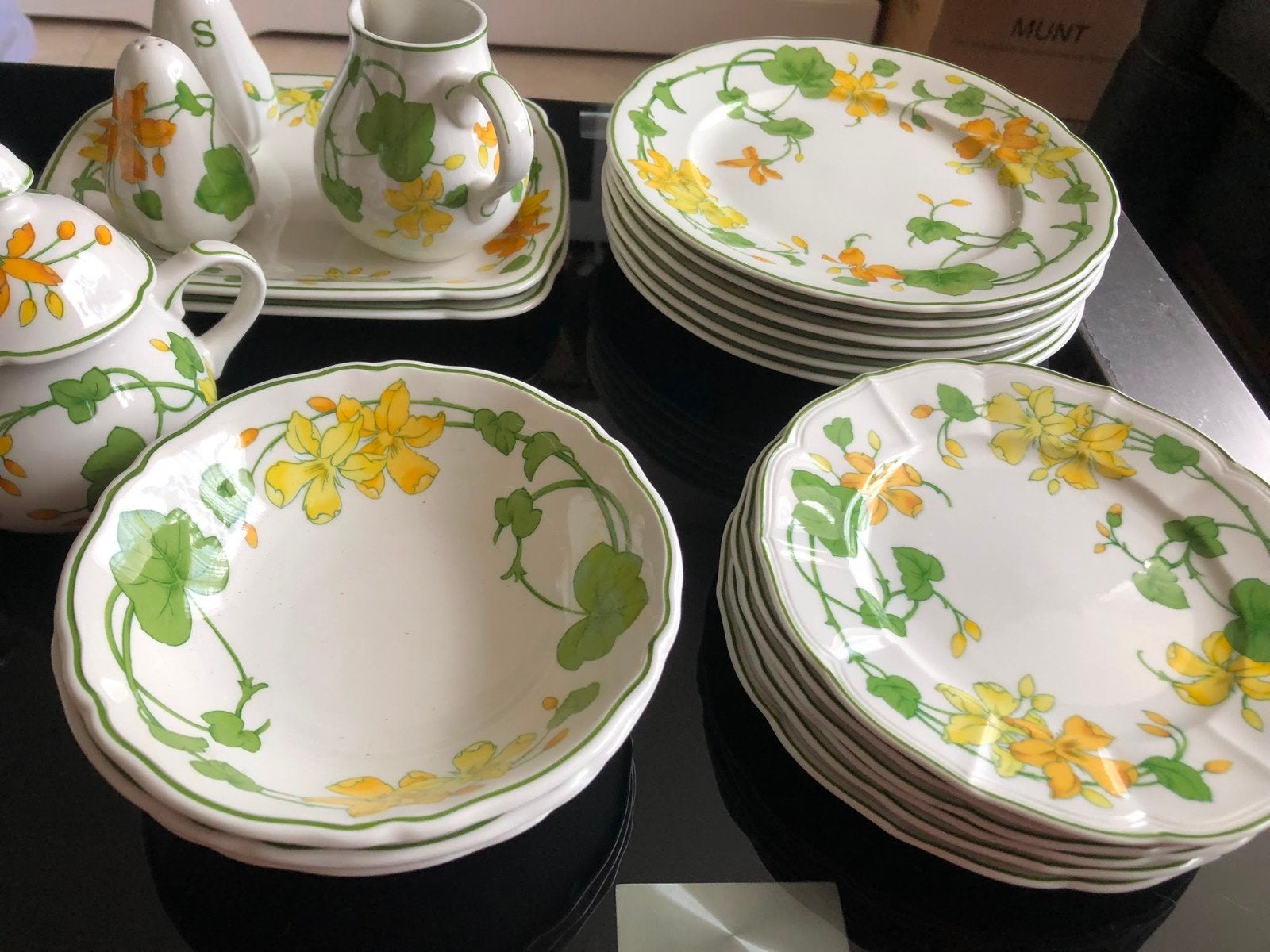 Villeroy & Boch servies geranium, Ophalen, Zo goed als nieuw, Porselein, Overige stijlen