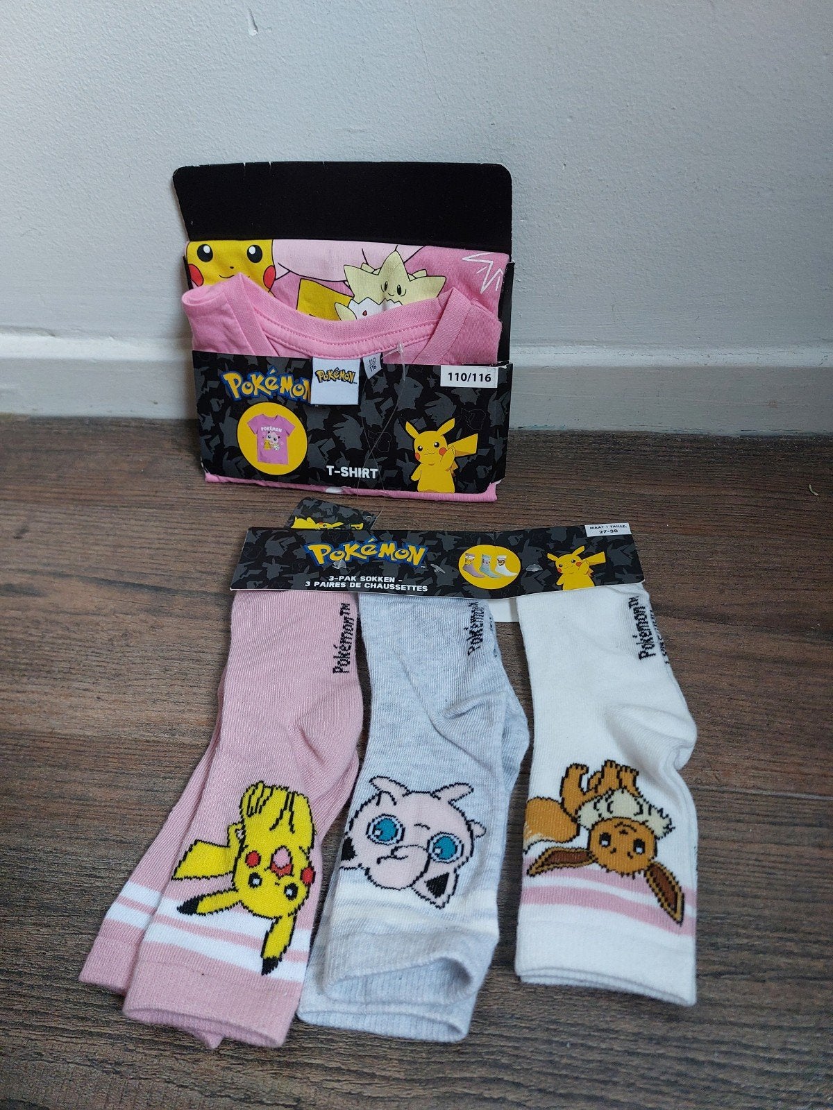 Pokémon T-shirt en sokken set - Nieuw, Ophalen of Verzenden, Nieuw, Pokémon, Jongen of Meisje