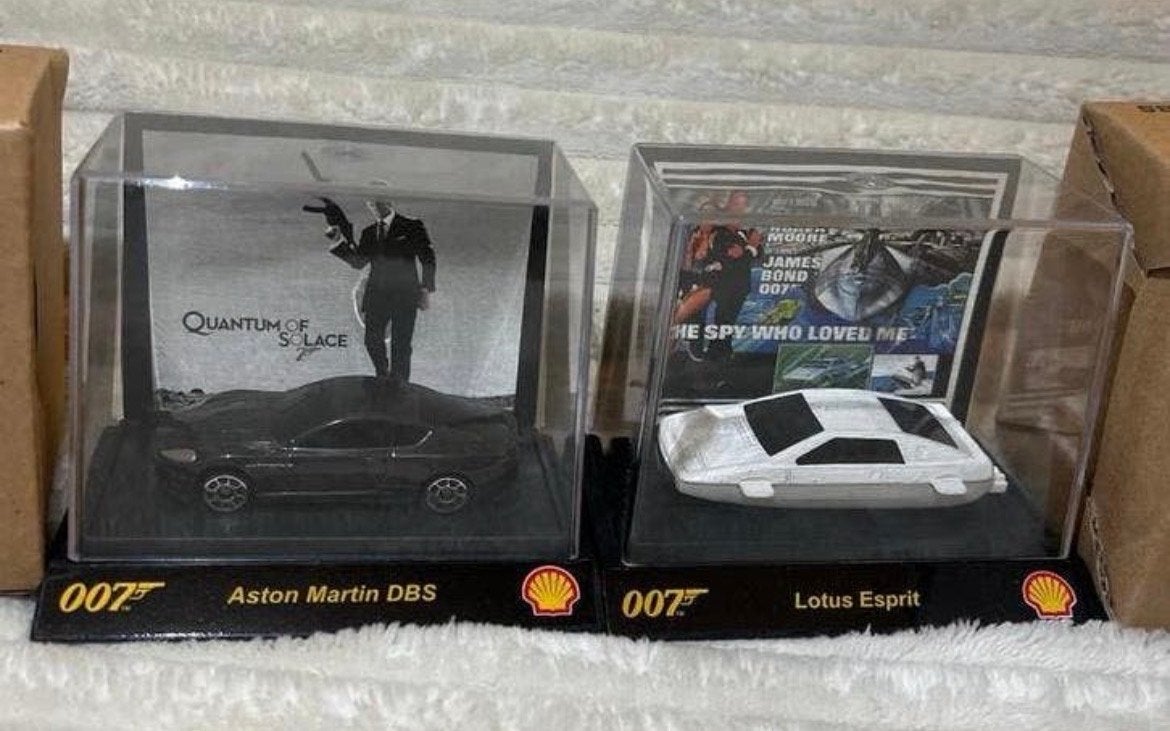 2 Vintage Shell 007 James Bond Modelauto's: Aston Martin & L, Ophalen of Verzenden, Nieuw