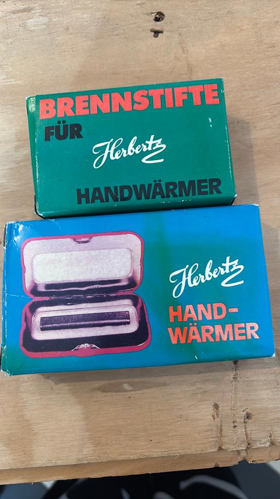 2 hand-verwarmer setjes, Ophalen of Verzenden, Landmacht, Nederland, Overige typen