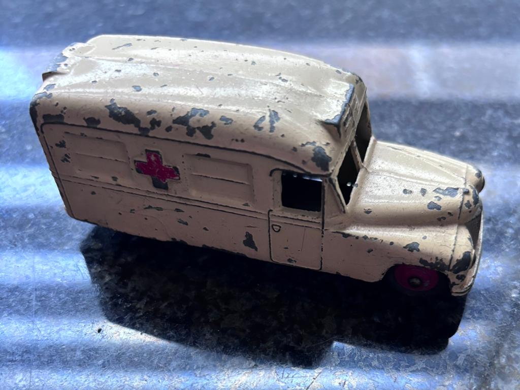 Dinky Toys Daimler 253, Hobby en Vrije tijd, Modelauto's | 1:43, Ophalen, Gebruikt, Auto, Dinky Toys