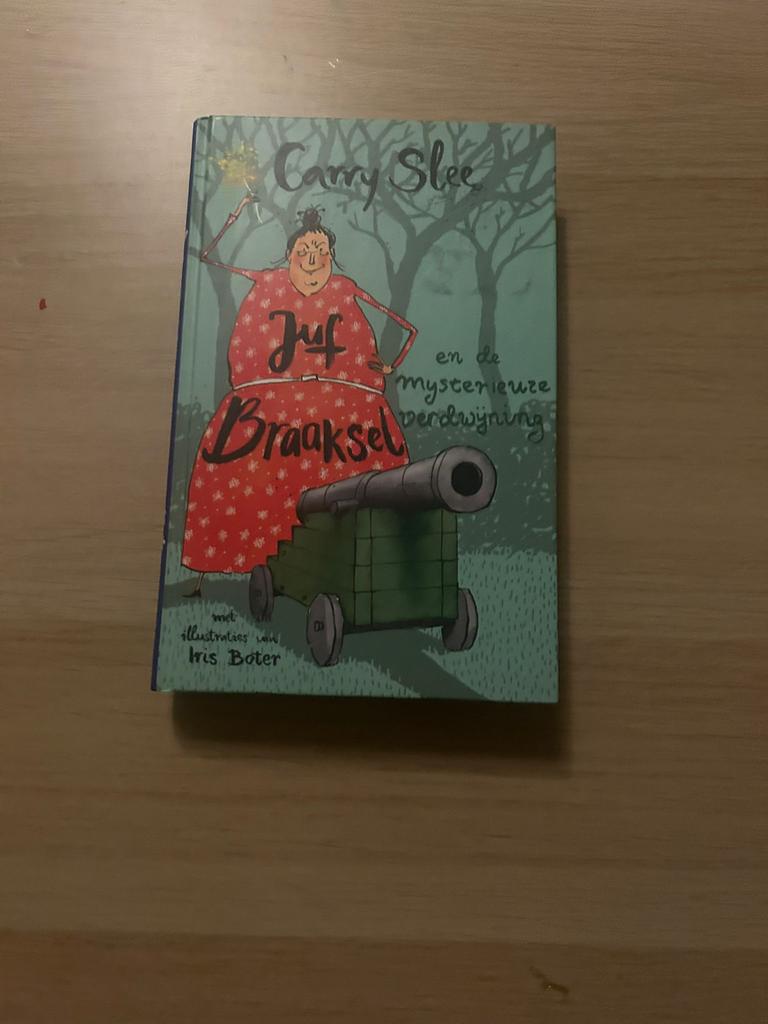 Carry Slee - Juf Braaksel en de mysterieuze verdwijning, Boeken, Ophalen of Verzenden, Zo goed als nieuw, Fictie algemeen