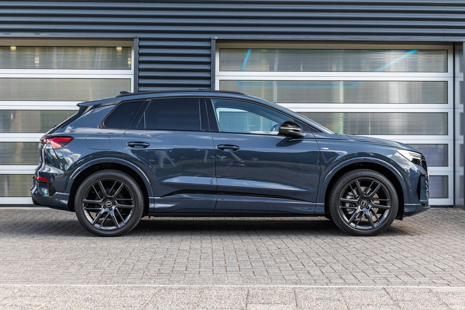 Audi Q4 e-tron 340pk S edition quattro performance 82 kWh |, Auto's, Audi, 12 maanden, 1800 kg, 82 kWh, Blauw