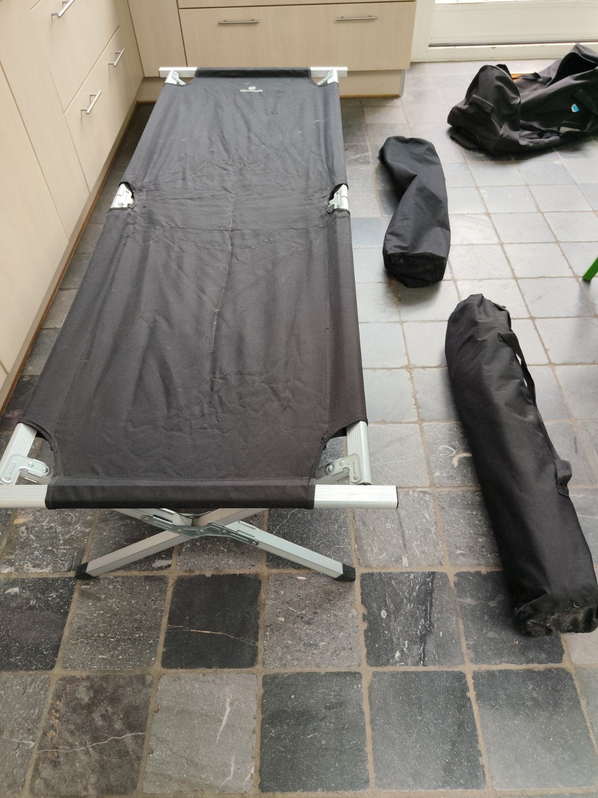 Twee veldbedden, opvouwbaar campingbed - Zwart, Ophalen, Gebruikt, Overige