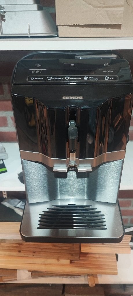 Siemens eq300 defect, Witgoed en Apparatuur, Koffiezetapparaten, 2 tot 4 kopjes, Ophalen, Niet werkend, Espresso apparaat