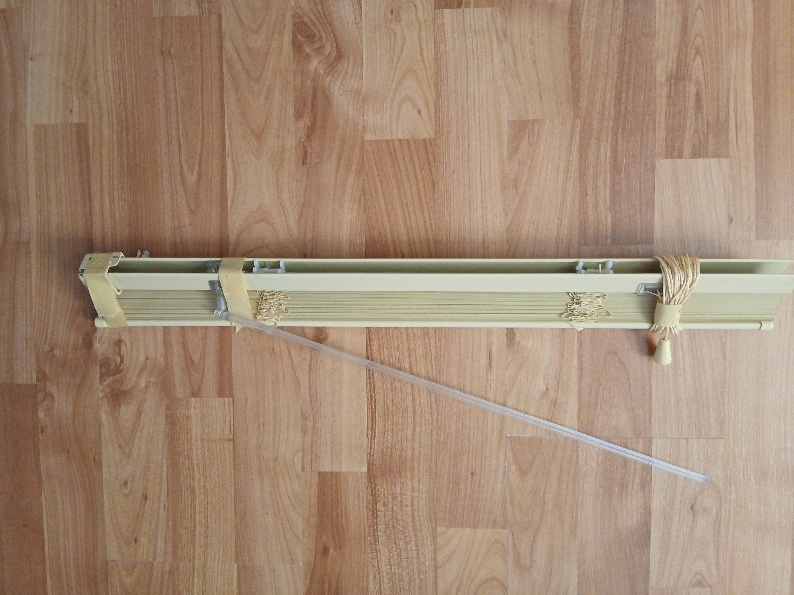 Nieuwe beige Luxaflex - 61 cm breed, 120+ cm lang, Huis en Inrichting, Stoffering | Gordijnen en Lamellen, Jaloezie, Beige, Nieuw