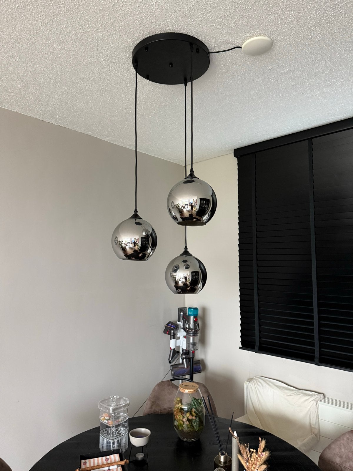 Moderne hanglamp met 3 rookglazen bollen, Huis en Inrichting, Ophalen, Zo goed als nieuw, Glas, E14 (klein)