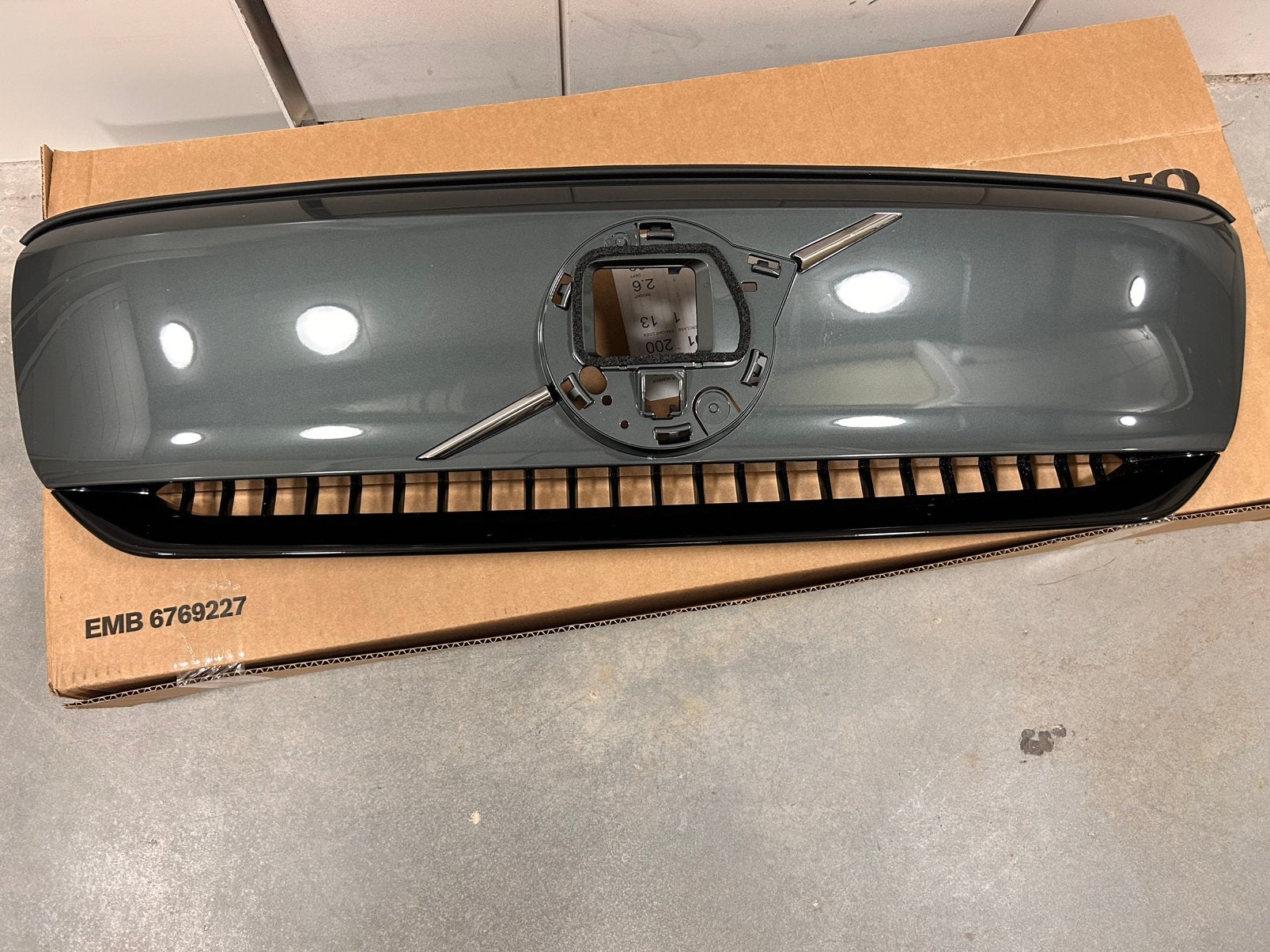 Te koop: Grille XC40  MY26, Auto-onderdelen, Ophalen, Voor, Nieuw, Volvo