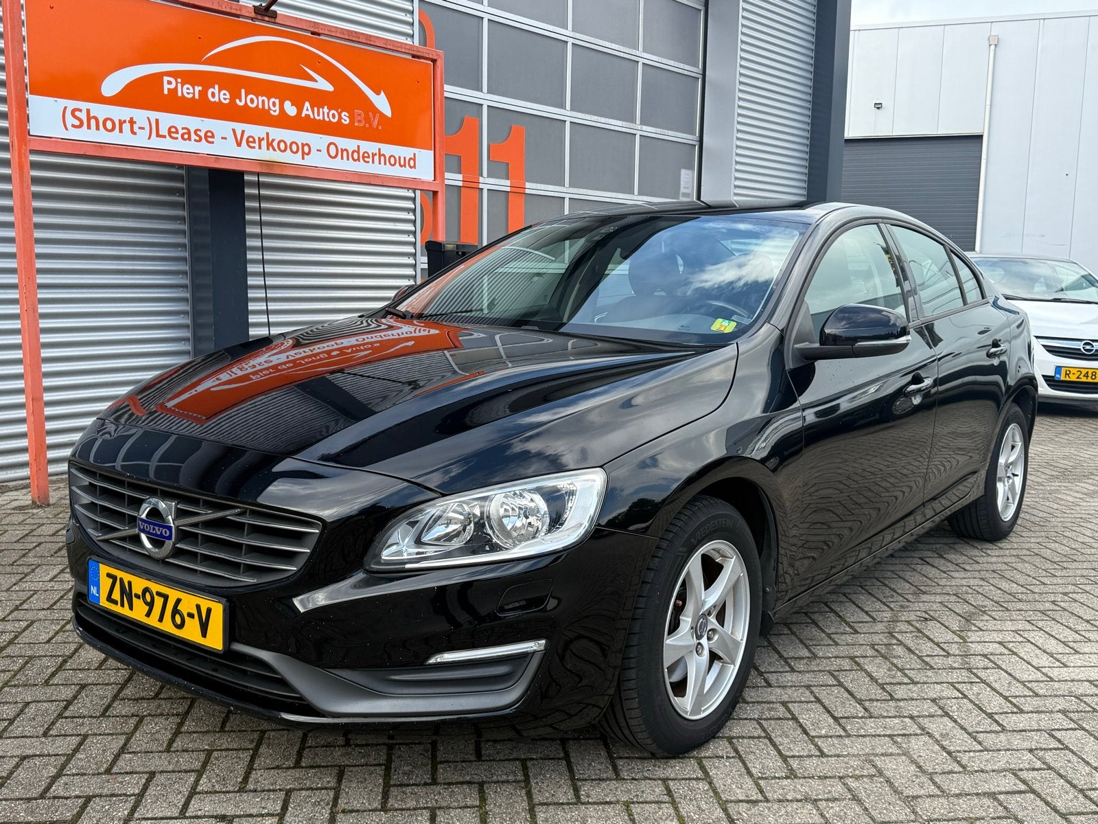 Volvo S60 T4F 1.6 132KW Powershift 2014 automaat, Zwart, 4 cilinders, 179 pk, S60