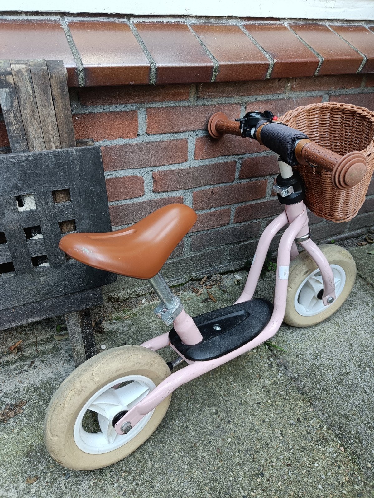 Puky loopfiets retro model met mand en standaard, Ophalen, Gebruikt, Loopfiets