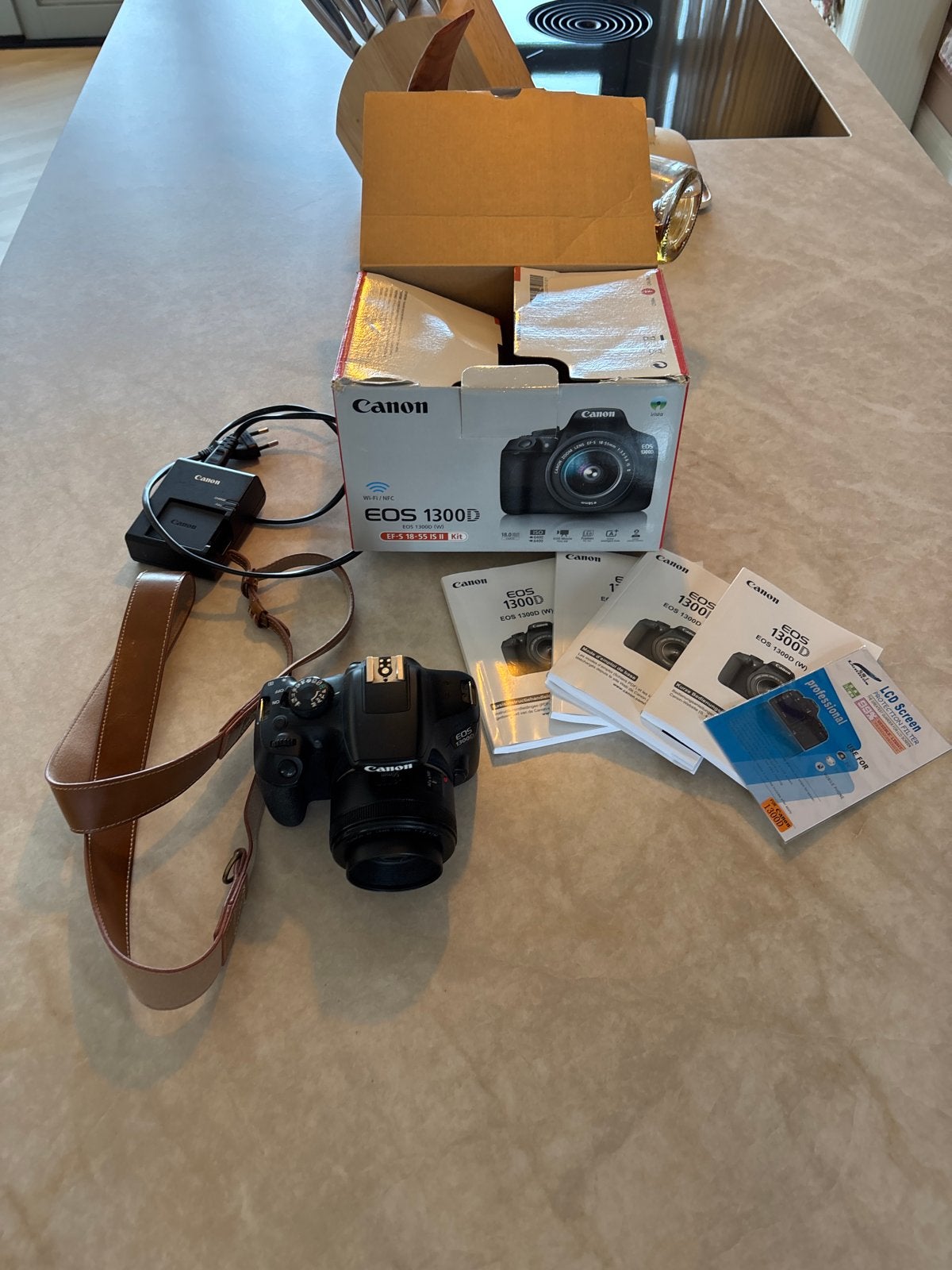 Canon EOS 1300D spiegelreflexcamera met 18-55mm lens, Gebruikt, Spiegelreflex, Canon, 4 t/m 7 keer