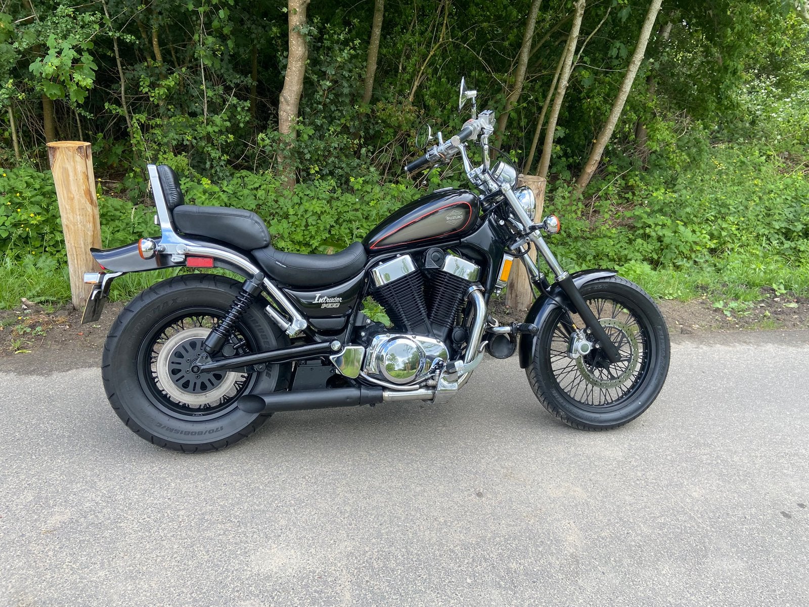 Te koop Suzuki intruder 1400 cc custommade black on Chrome, 750 cc, Cardan-aandrijving, 2 cilinders, Gebruikt