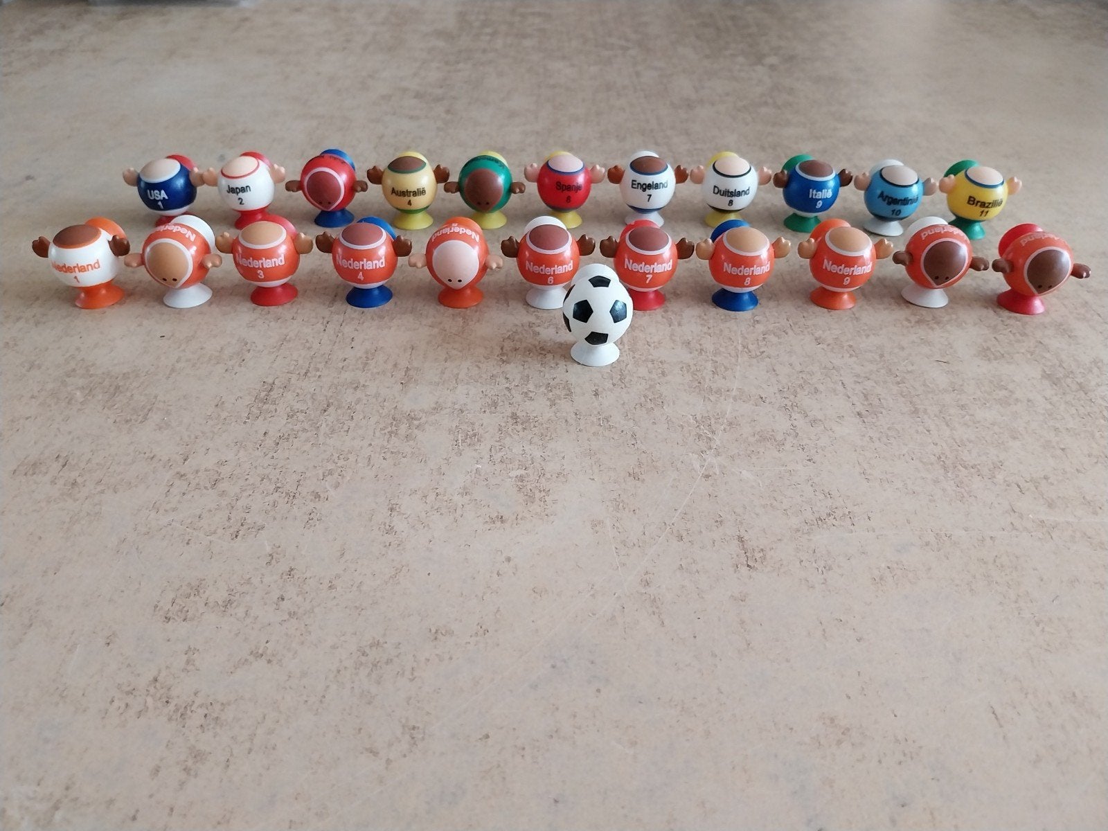 23 WK voetbal connects poppetjes 2014 hoogvliet compleet, Overige supermarkten, Ophalen of Verzenden