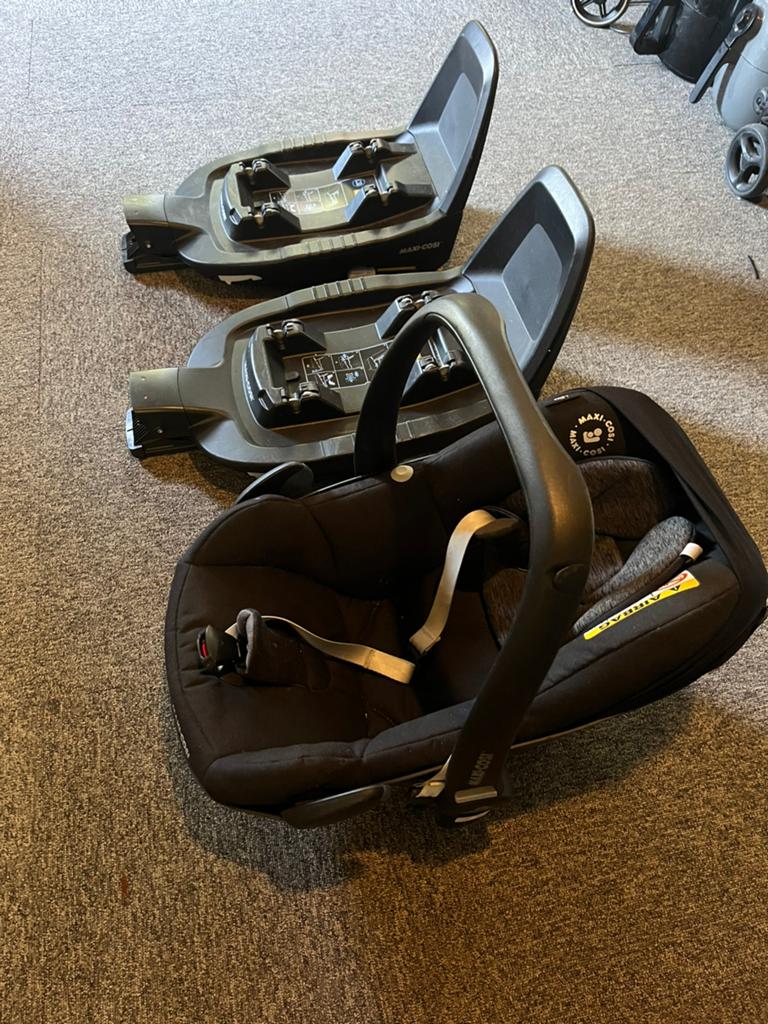 Maxi cosi + 2x maxi cosi base, Ophalen of Verzenden, Zo goed als nieuw, Isofix, 0 t/m 13 kg