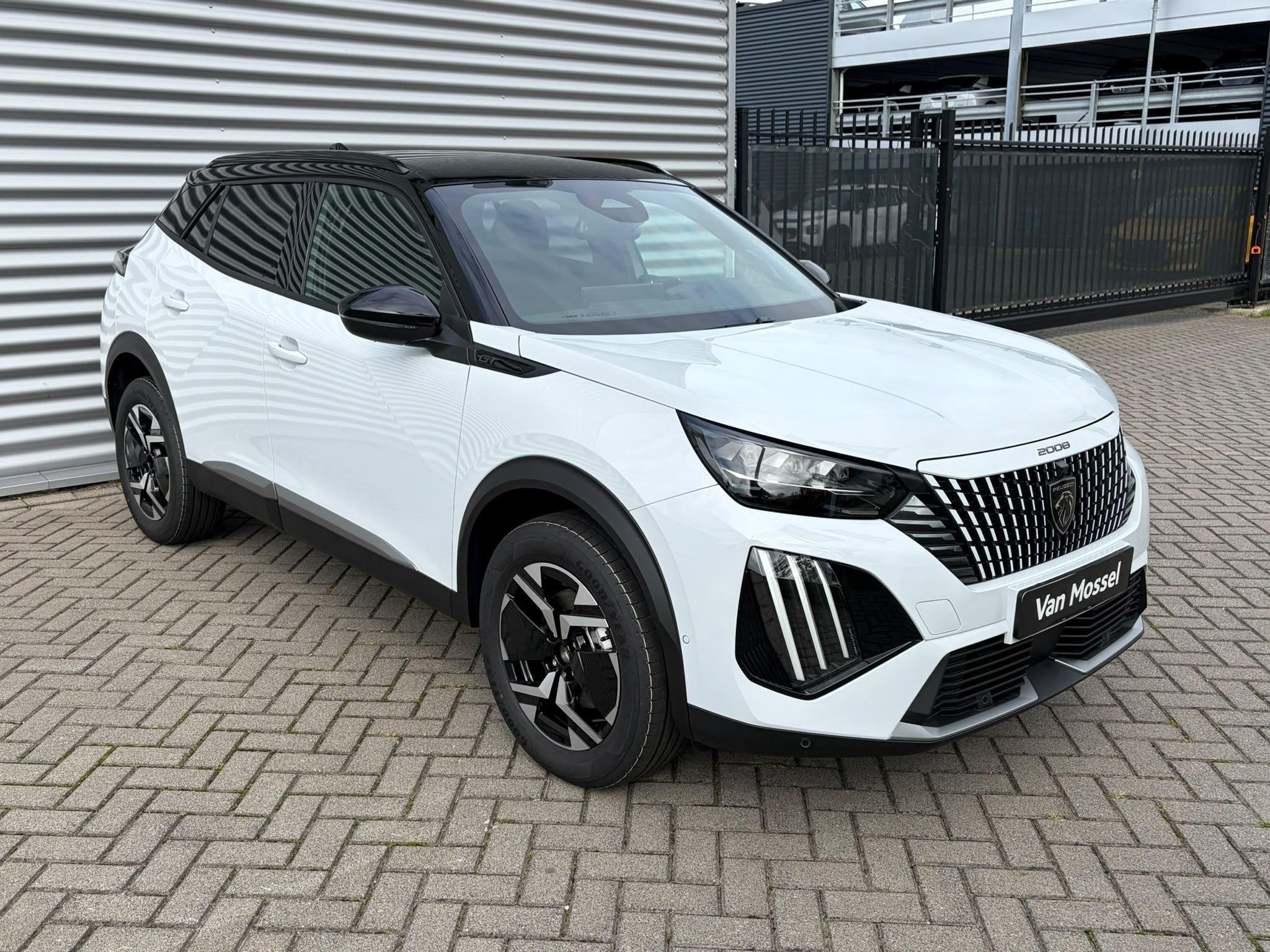 Peugeot 2008 Hybrid 145 GT - NIEUW UIT VOORRAAD - DIRECT RIJ, Gebruikt, Euro 6, 1199 cc, Leder en Stof