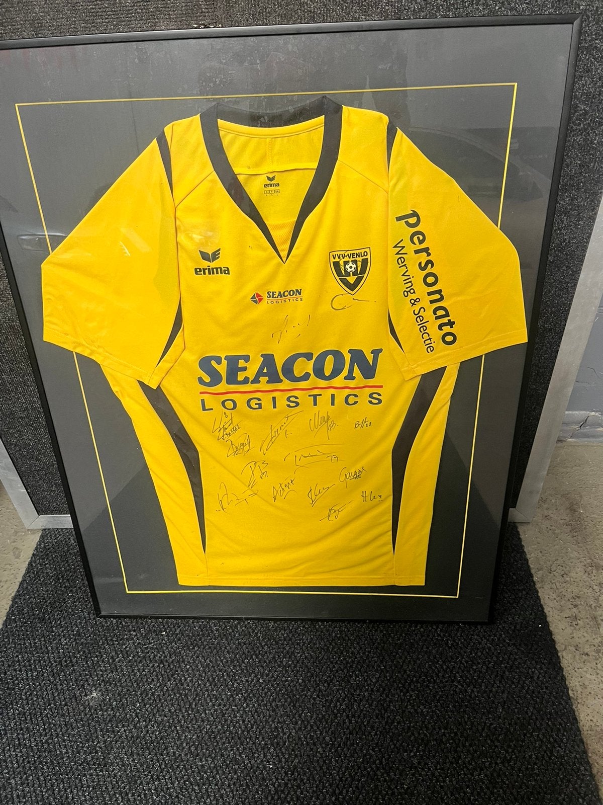 Ingelijst gesineerd vvv-venlo shirt 2009, Maat L, Ophalen, Zo goed als nieuw, Shirt