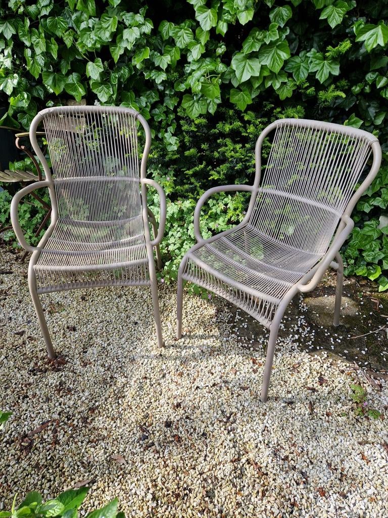 Twee Vincent Sheppard loop dining chairs kleur taupe, Ophalen, Zo goed als nieuw, Aluminium, Stapelbaar