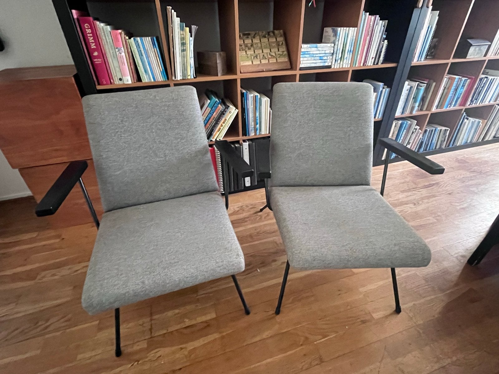 2 Gispen stoelen - grijs stof, Gebruikt, Twee, Ophalen of Verzenden, Stof