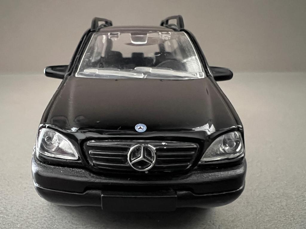 MERCEDES BENZ 320 ML, Ophalen of Verzenden, Zo goed als nieuw, Auto, Overige merken