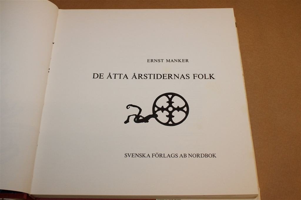 Åtta Årstidernas Folk — Cultuur & Geschiedenis Samen Lapland, Ophalen of Verzenden, Gelezen, Europa