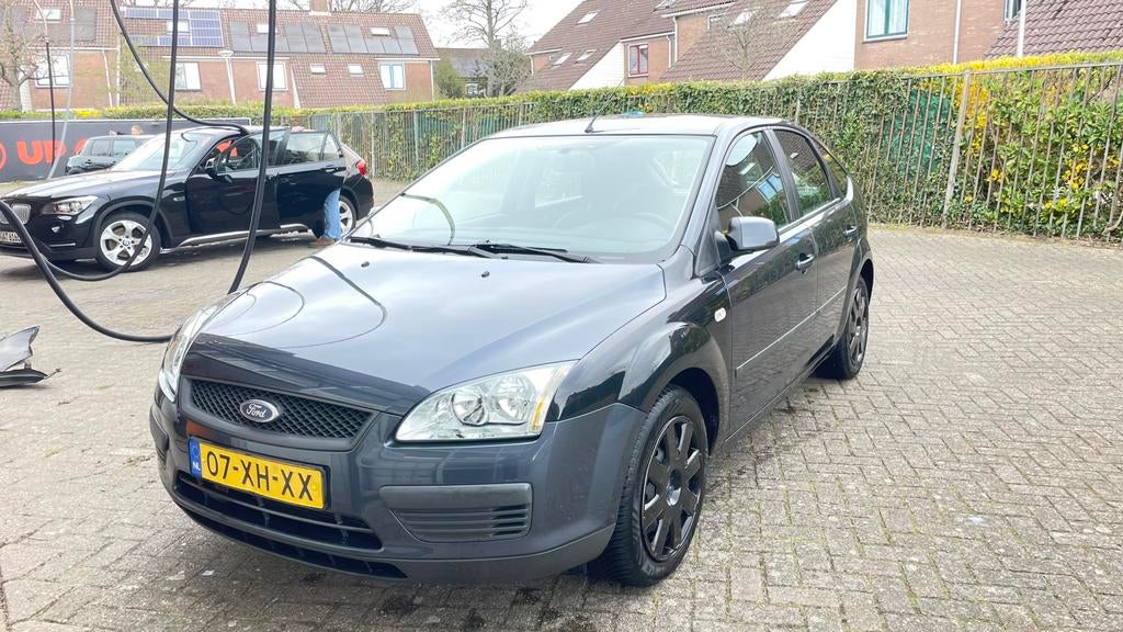 Snel weg weg Ford Focus 1.6 74KW 5D 2007 Grijs, Auto's, Ford, 1596 cc, 15 km/l, 4 cilinders, 49 €/maand