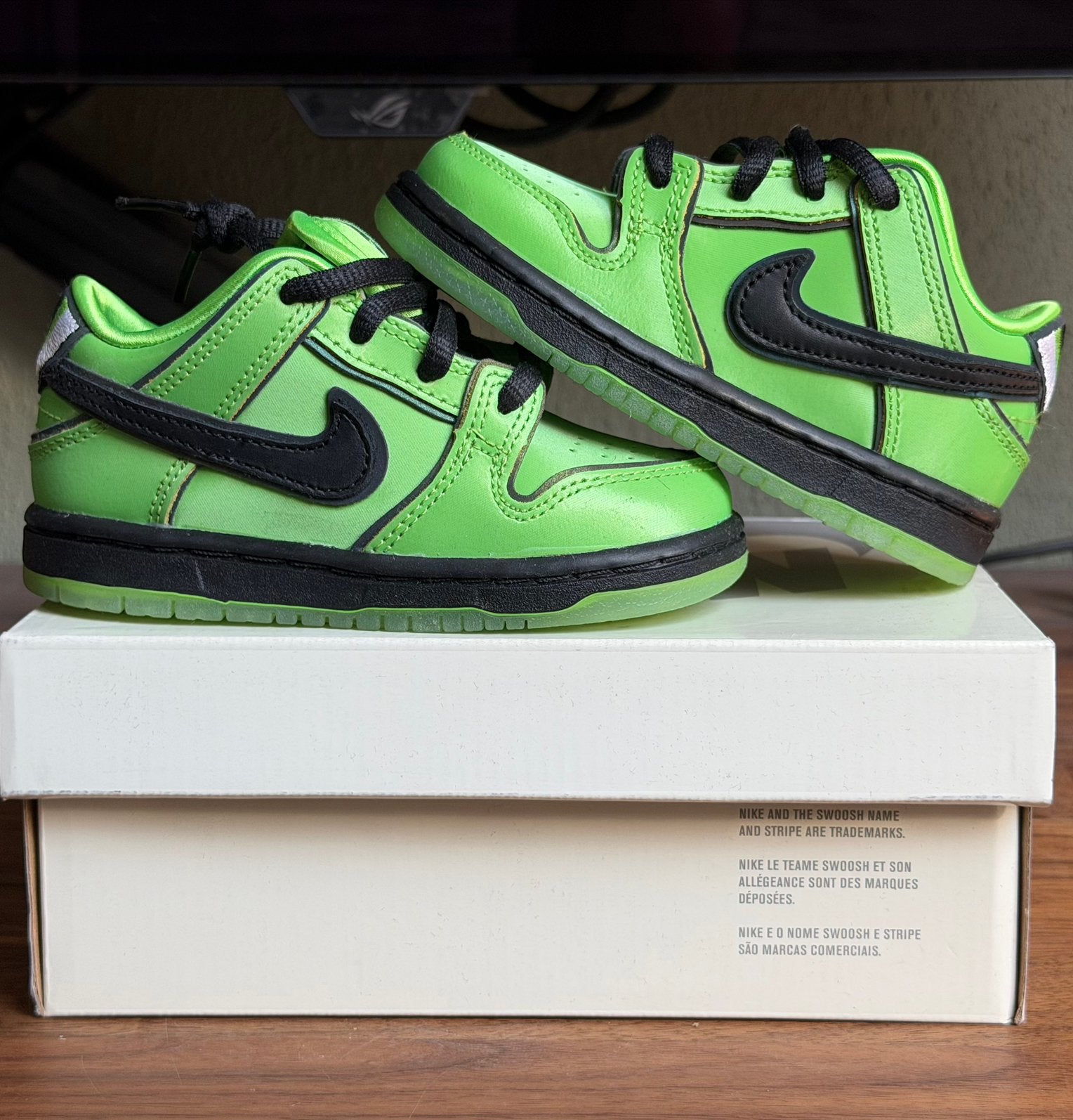 Nike SB Dunk Low The Powerpuff Girls Buttercup (TD) 23,5, Kinderen en Baby's, Kinderkleding | Schoenen en Sokken, Meisje, Schoenen