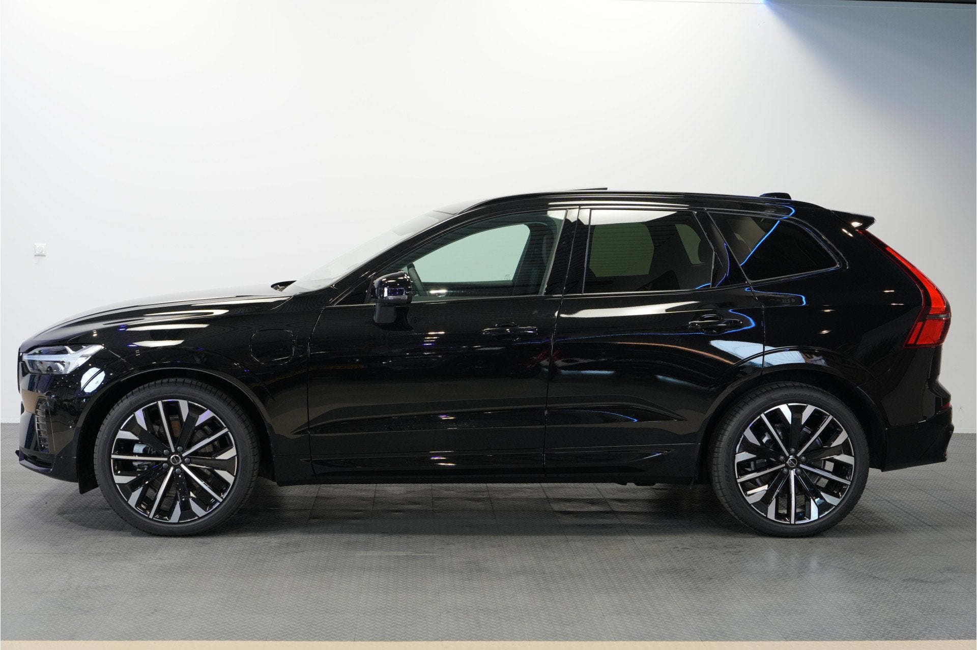 Volvo XC60 2.0 T6 AWD 293kW/399pk Aut8 Plug-in hybrid Ultra, Automaat, Dealer onderhouden, Gebruikt, 4 cilinders