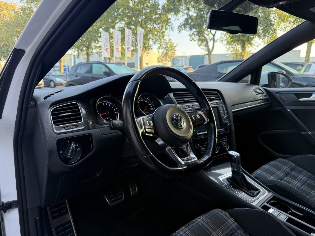Volkswagen Golf 1.4 TSI GTE (bj 2015, automaat), Gebruikt, 4 cilinders, 150 pk, Wit