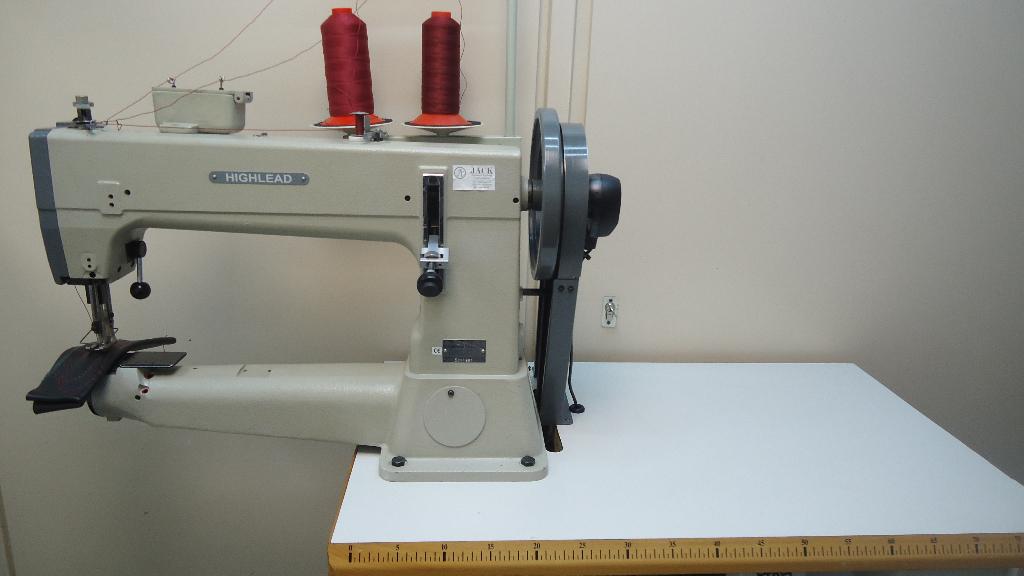 Industrie Naaimachine Highlead vrijearm zwaardraad 3 V.TRP, Overige merken, Ophalen of Verzenden, Industrieel, Naaimachine