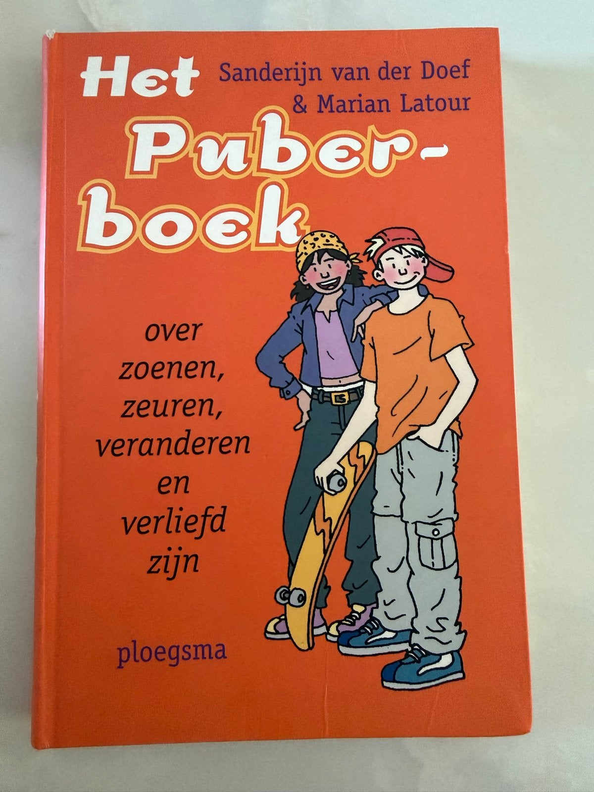Het Puberboek: Over zoenen, zeuren, veranderen en verliefd z, Ophalen of Verzenden, Zo goed als nieuw, Non-fictie