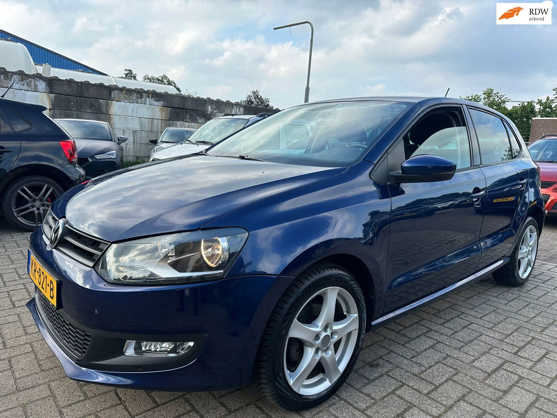 Volkswagen Polo 1.4 Highline AIRCO/ STOELVERWARMING/ LM VELG, Auto's, Volkswagen, Voorwielaandrijving, Zwart, 4 cilinders, Blauw