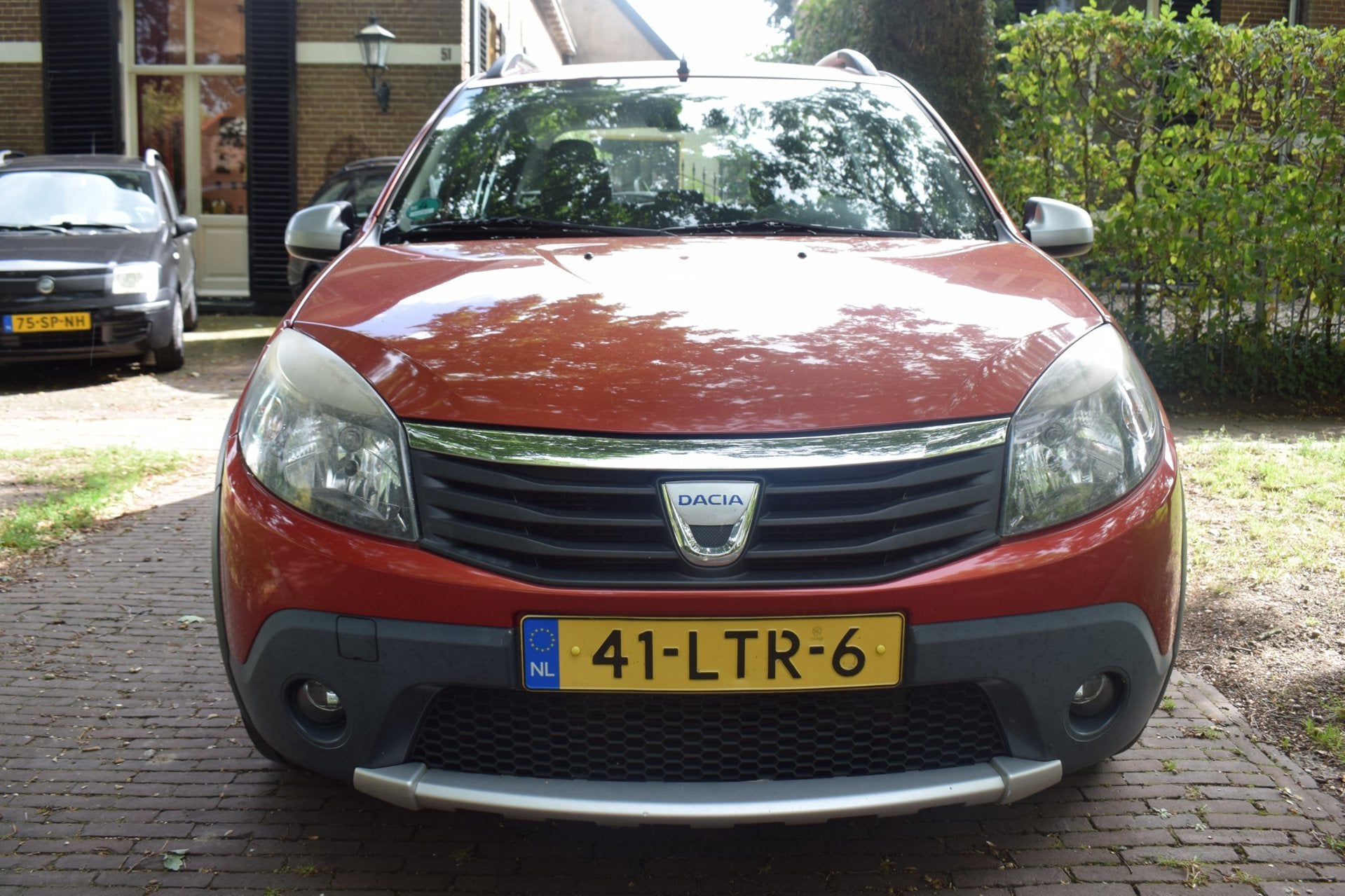 Dacia Sandero 1.6 Stepway Trekhaak, Auto's, 4 cilinders, 1070 kg, Origineel Nederlands, Bedrijf
