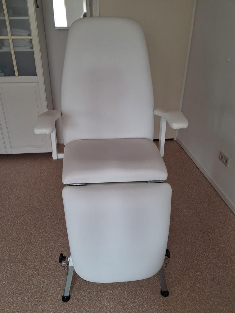 Pedicure stoel, Ophalen, Zo goed als nieuw, Massagestoel of Kussen