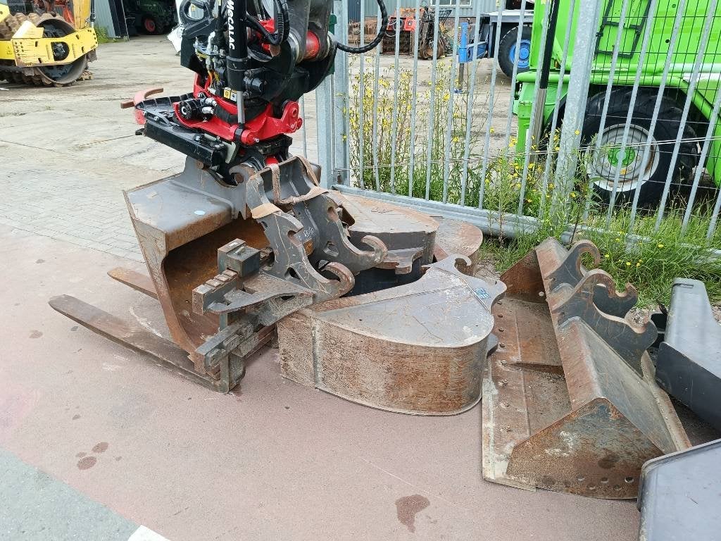 ROTOTILT r3 r8 MR50 mecalac 9mwr +6 buckets + joysticks R4, Zakelijke goederen