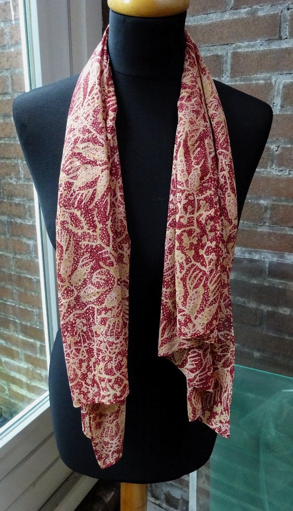 Sjaaltje bordeaux beige motieven 53 x 115 cm, Kleding | Dames, Mutsen, Sjaals en Handschoenen, Verzenden, Gedragen, Maat 38/40 (M)